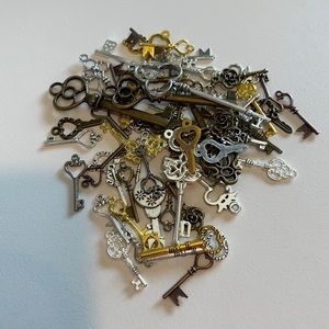 Lot of 65 crafting keys